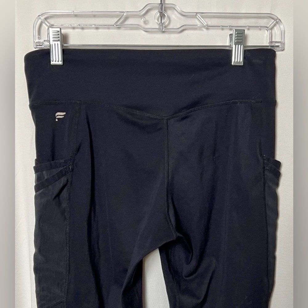 Fabletics Black High-Waisted 7/8 Pocket Leggings with Mesh Sides Size Medium - Picture 5 of 8